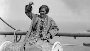 Férfiakat is megelőzött teljesítményével Gerturde Ederle, aki első nőként úszta át a La Manche-csatornát