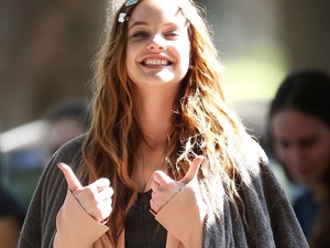 Palvin Barbi puszit küld nektek