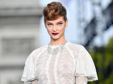 Emlékszel még, amikor Palvin Barbara hófehér meztelenruhában lépett kifutóra? Íme a legkockázatosabb ruhái a karrierje során 