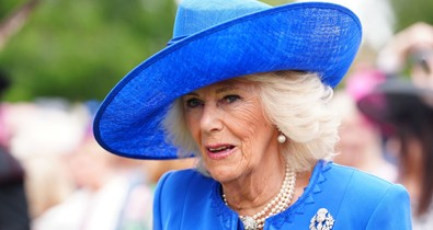 Kamilla királyné álomszép nyári ruhában tündökölt, csak úgy ragyog Károly király felesége