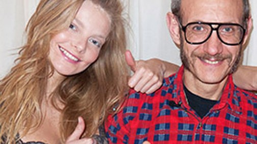 Cicaharc! Fehérneműben verekszik Enikő a szőkeséggel