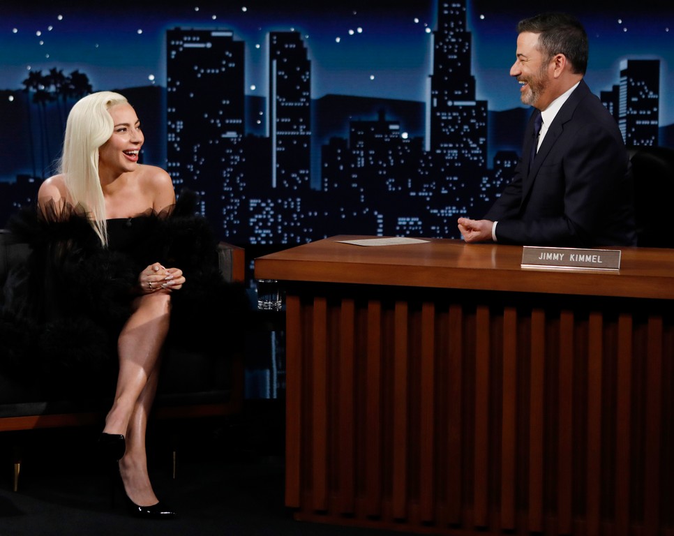 Lady Gaga új csavart adott a kis feketének