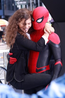Tom Holland és Zendaya 2018. október 12-én, szintén forgatás közben. Látszik, mennyire odavannak egymásért!