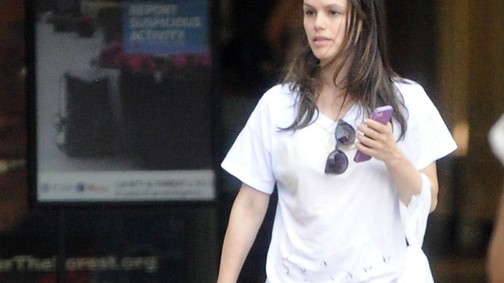 Ritka pillanat! Rachel Bilson és Hayden Christensen kislányukkal vásárolnak édes hármasban