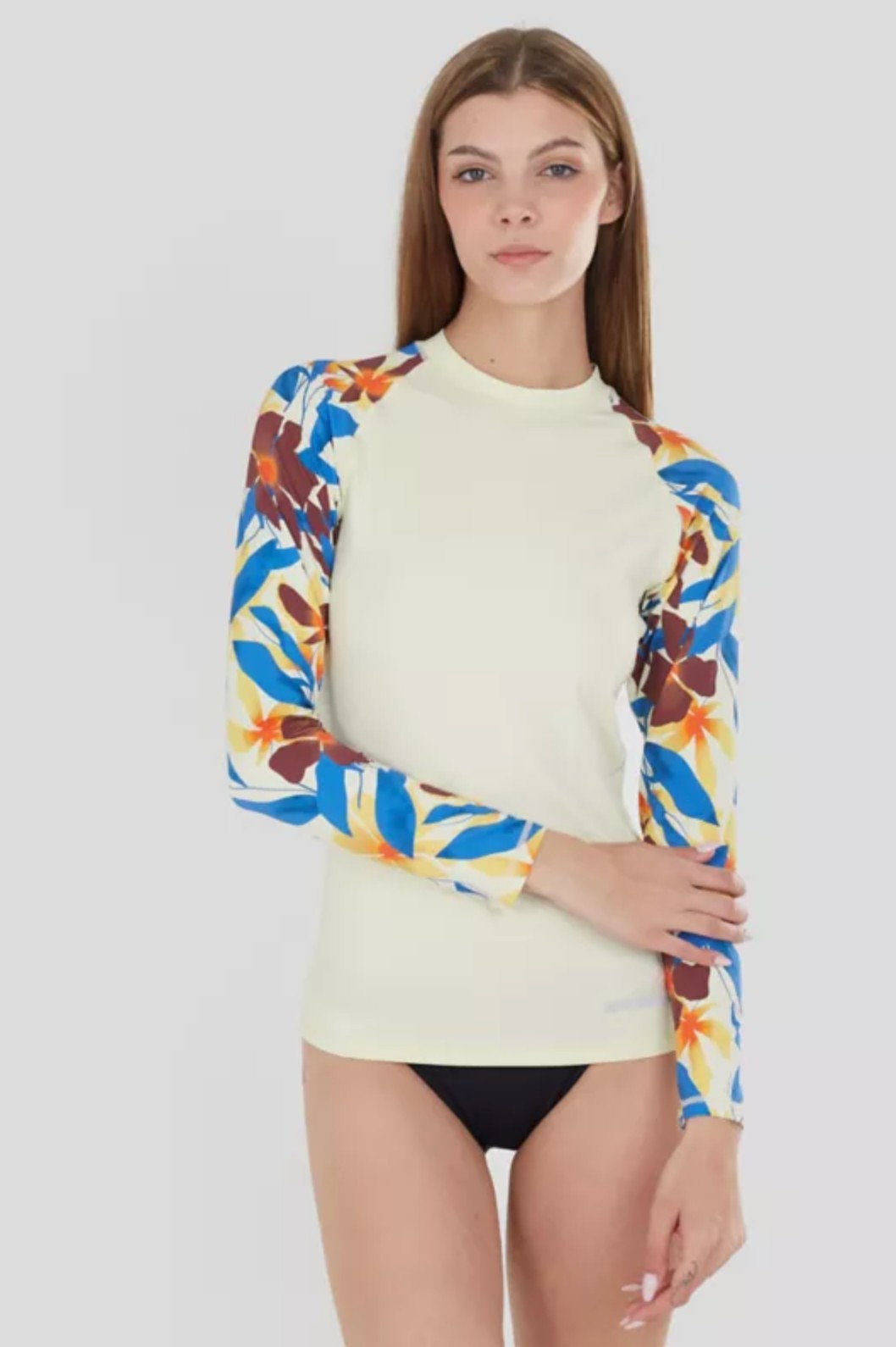 UV-szűrős felső FUNDANGO - Hervis 12 999 Ft - 30% kedvezmény a GLAMOUR-napok Summer Week alatt, 3 db termék vásárlása esetén