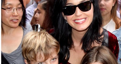 Napi cuki: Katy Perry gyerekkel pózol