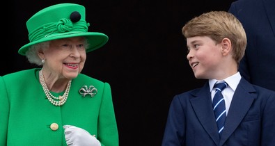 Ez eldőlt: György herceg lépett nagybátyja, Harry herceg helyébe, hosszú családi tradíciónak lett ezzel vége