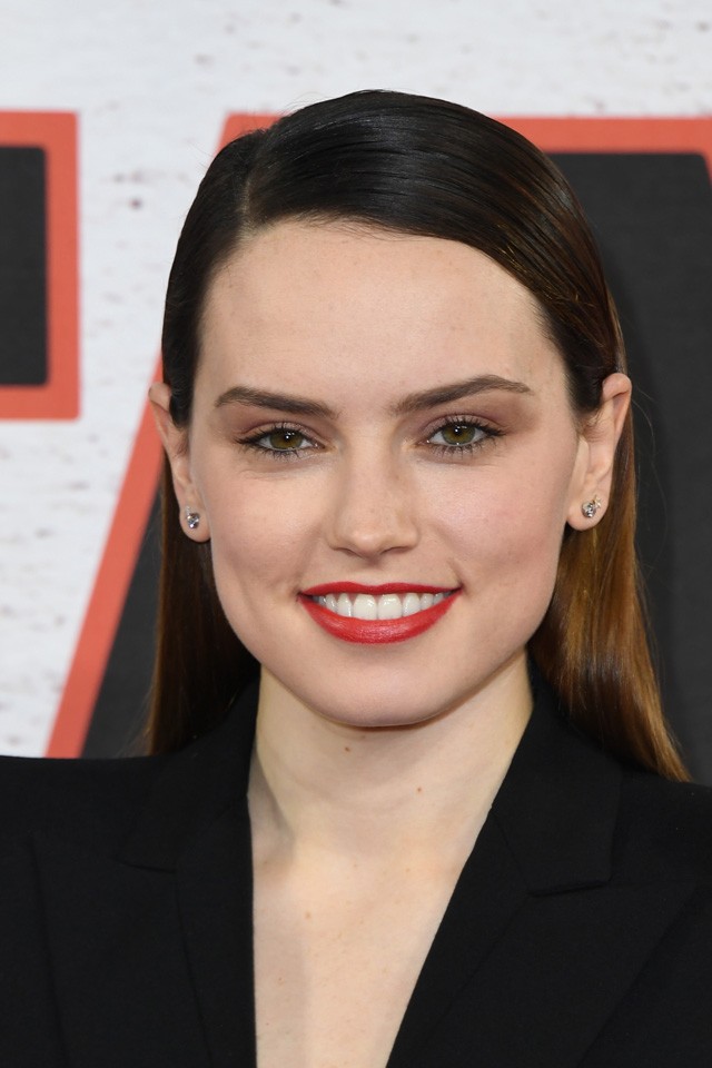 Daisy Ridley eredeti frizurájával