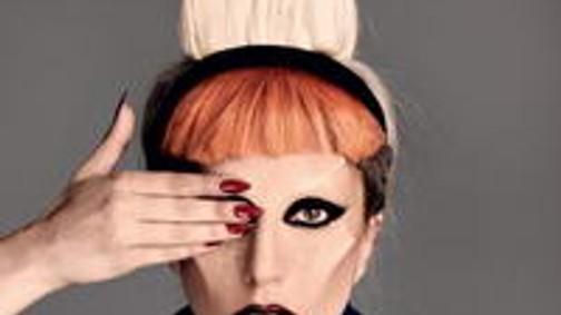 Újra vetkőzött a bizarrul maszkírozott Lady Gaga