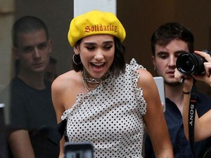 Atyaég! De hát Dua Lipa egyáltalán nem visel bugyit