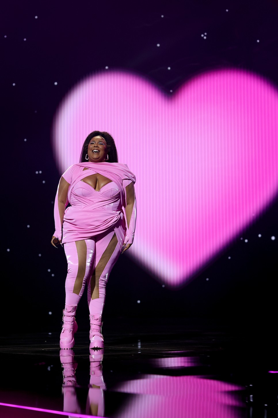 Lizzo nemcsak a legmerészebb rúzst, de Madonna híres ruháját is felvette az MTV VMA gálára