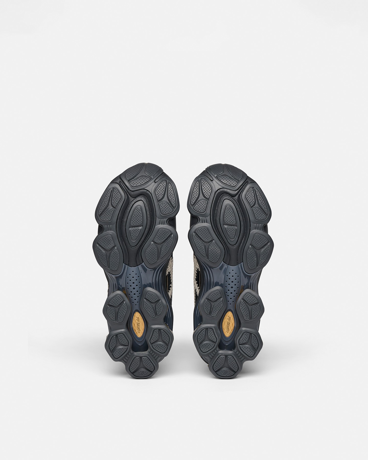 Nanushka X ASICS modell