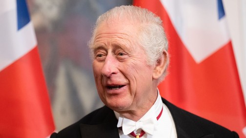 Károly király megalázó helyzetbe került, de zseniálisan kimozogta