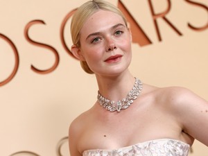 Elle Fanning meseszép hercegnőként ragyogott az Oscar vörös szőnyegén