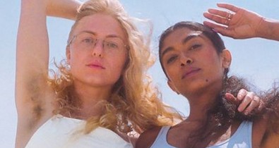 Bikiniből kibuggyanó szőrpamacs - forradalmi reklám a borotvamárkától