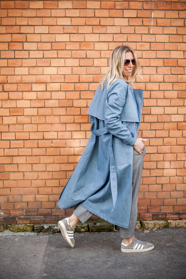 Őrületesen menő kabátot vett fel Cakó Kinga, ráadásul ő tervezte