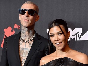 Kourtney Kardashian és Travis Barker eljegyezték egymást - Összegyűjtöttük a legédesebb pillanataikat