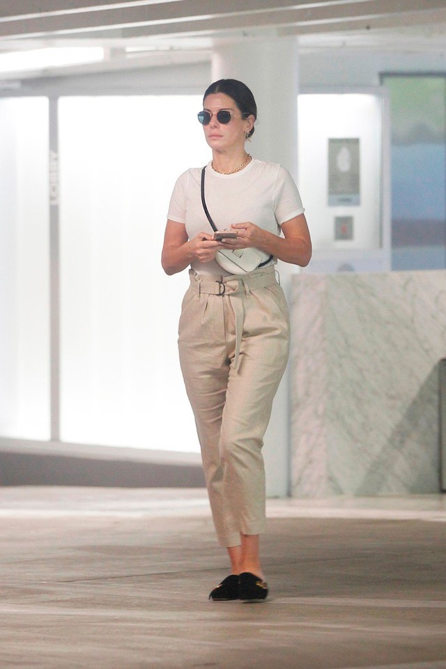 Sandra Bullock egy übertrendi szettben hódította meg Beverly Hills utcáit