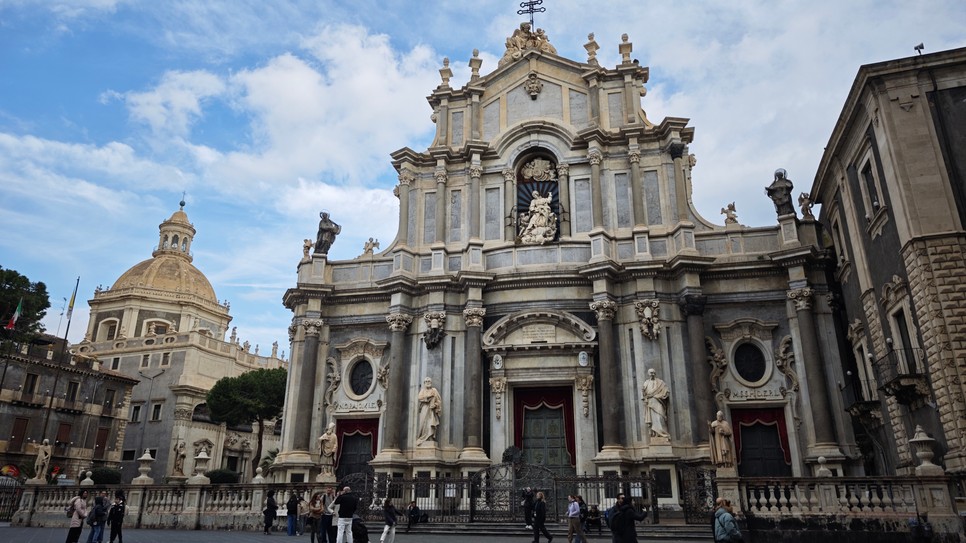 A Szent Ágotának, Catania védőszentjének szánt katedrális mesés találkapontja a városnak