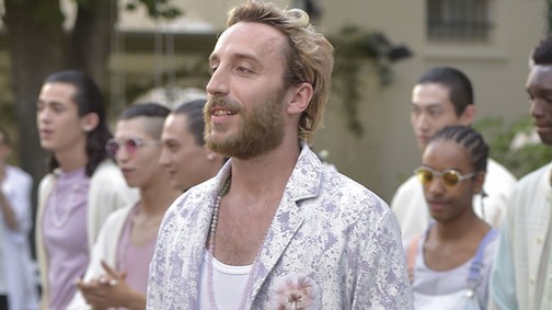 A saját divatbemutatóján házasodott meg a divattervező