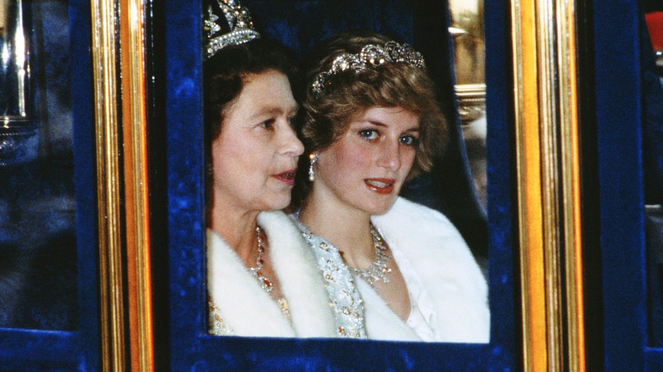 Megdöbbentő videók keringenek Erzsébet királynőről és Diana hercegnéről