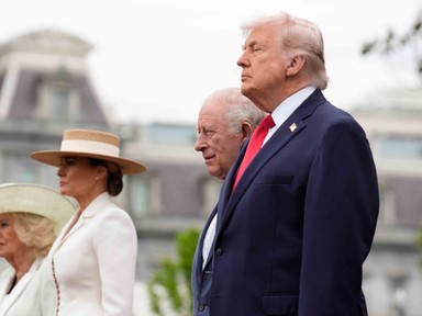 Kínos pillanat a Fehér Házban: Donald Trump a király előtt ragadta volna meg felesége fenekét