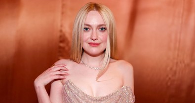 Dakota Fanning áttetsző ruhában villantott mellbimbót, csak úgy árad belőle a felszabadultság