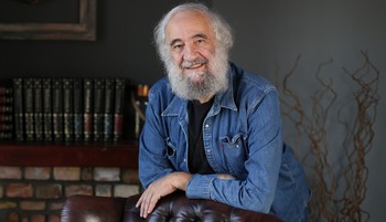 Mérő László: „A mesterséges intelligencia mindent elintéz helyettünk – és ez veszélyesebb, mint hinnénk”