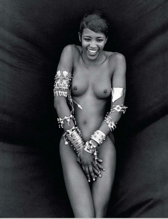 Naomi Campbell 1988-ban pózolt meztelenül Peter Lindbergh kamerája előtt az olasz Vogue-nak.