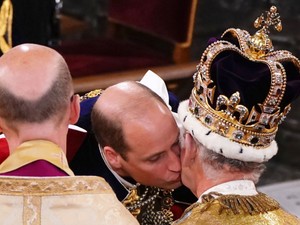 Morbid dolog áll Károly király és Vilmos herceg kapcsolatának megerősödésének hátterében