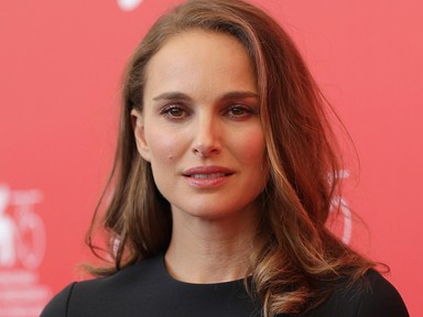 Natialie Portman ruhája olyan, mintha a magyar népi viselet ihlette volna