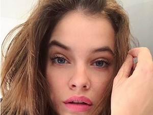 Palvin Barbi drámai sminkkel nyitja az idei kampányszezonját