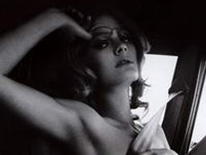 Meztelenül a volánnál