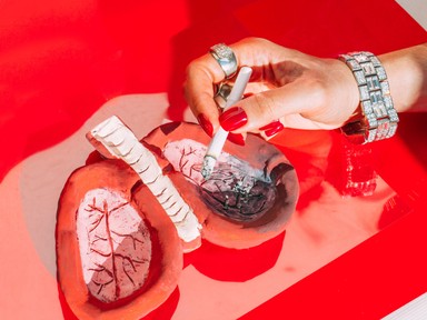 A tüdőrák jelét az ujjaidon veheted észre, így üzen a tested a csendes gyilkos jelenlétéről