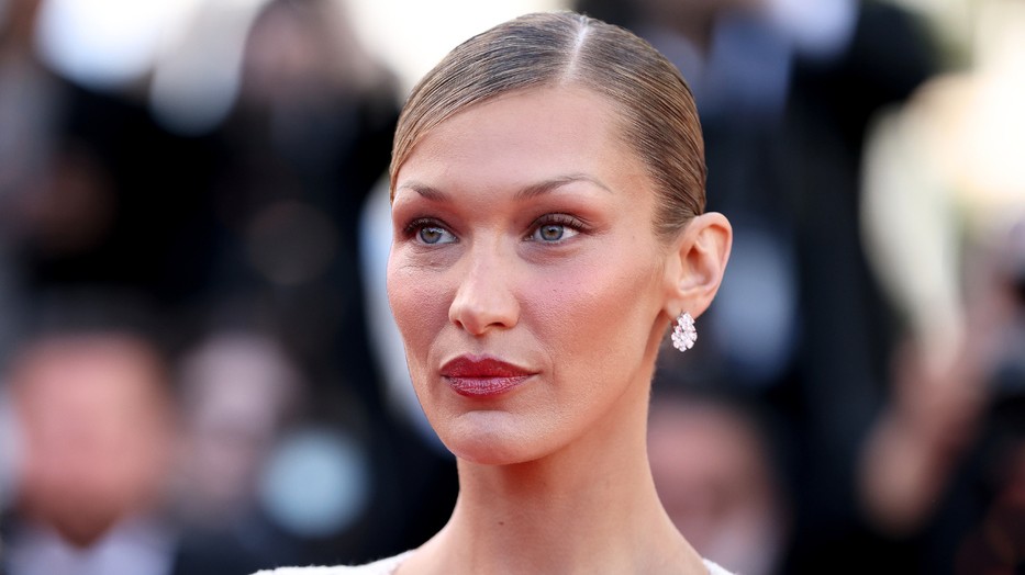 Bella Hadid álomszép szettben kápráztatta el a Cannes-i közönséget