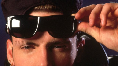 Új őrület: szemöldökhasítás!