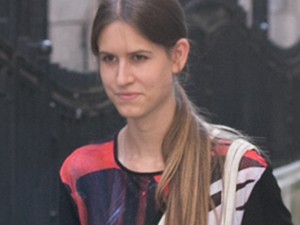 Mészáros Lúcia óriási vászontáskáját mutatja meg nekünk ma