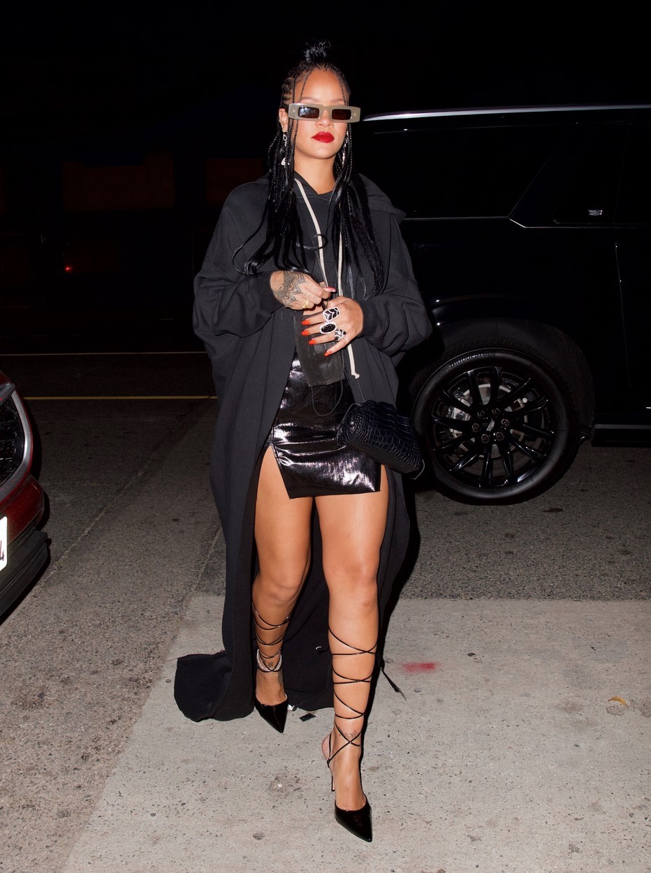 Rihanna szoknyája valósággal felrobbantotta az internetet