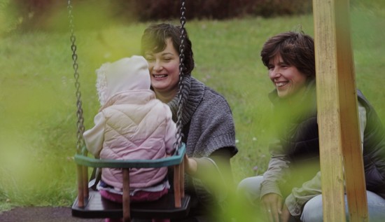 Miért ne lehetne valakinek két anyukája? Az Anyáim története dokumentumfilmet látnod kell