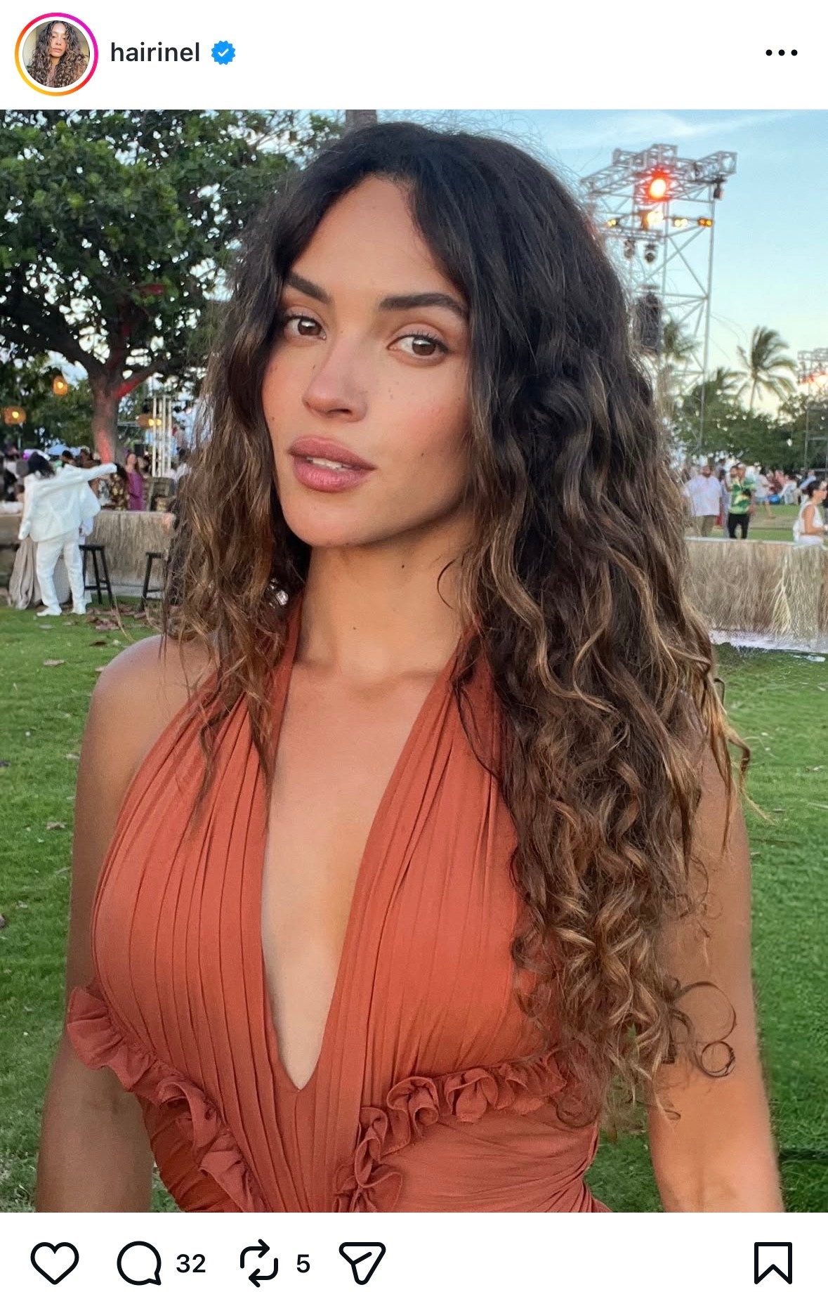 A 'color melt' technikával neked is természetes átmeneted lehet barnából szőkébe, vagy akár egy rezesebb árnyalatba is. 