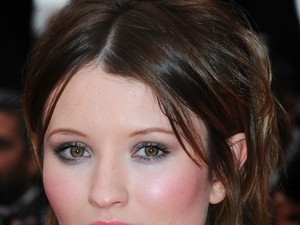 Kicsit flúgos, de imádnivaló: Emily Browning