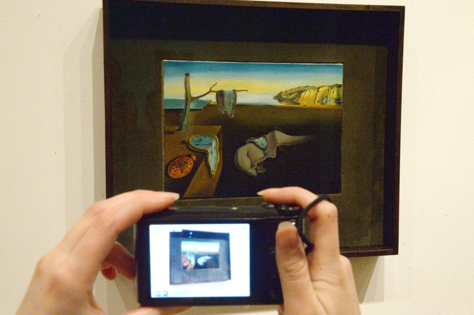 Salvador Dali egyik legismertebb festménye a New Yoork-i MOMA múzeum tulajdonában van