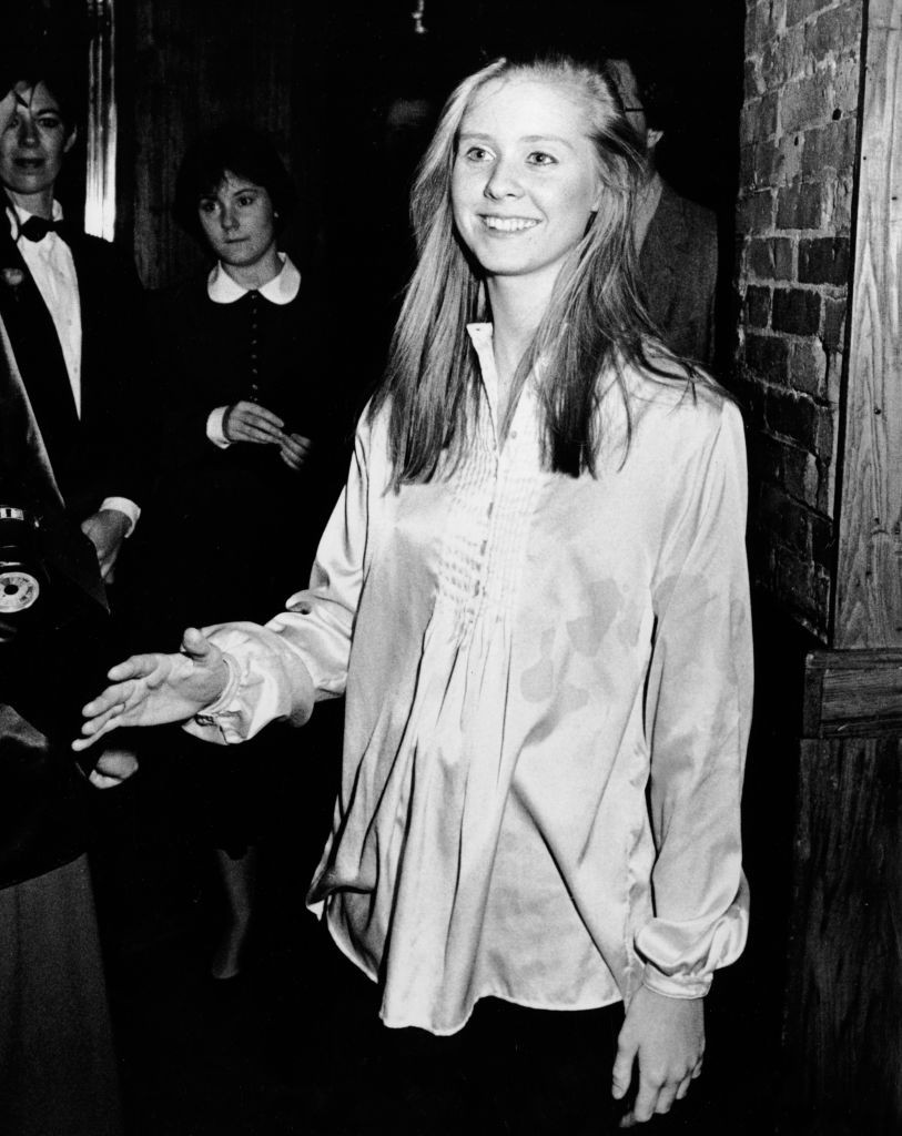 1984-ben egy színházi party-n kapták lencsevégre New Yorkban, amikor a színésznő 18 éves volt. 