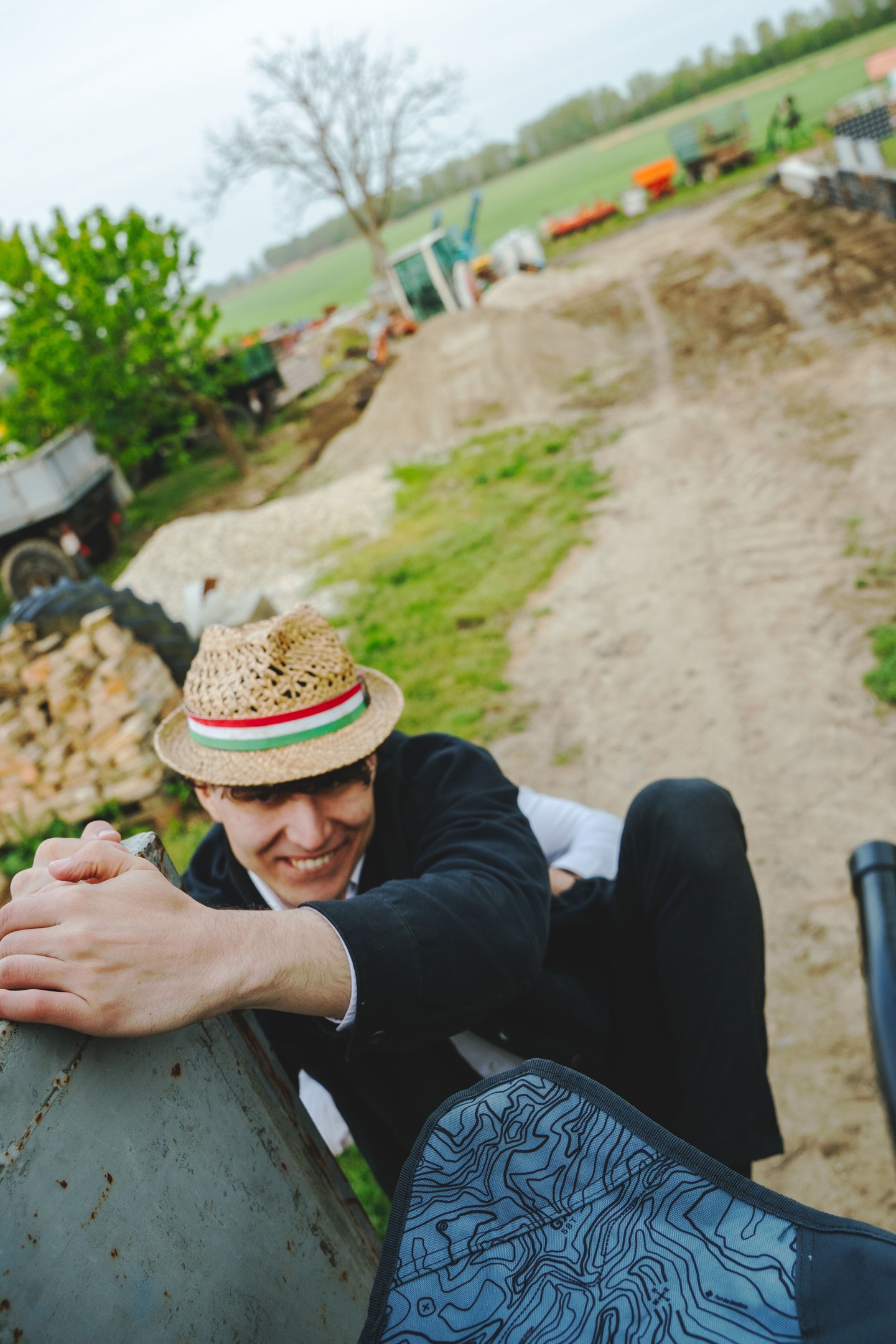 A húsvéti locsolkodást eddig ciki volt szeretni, a fiatal magyar fotós képeinek hála új értelmet kap a hagyomány