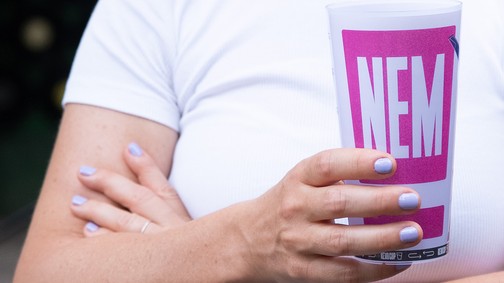 Hiánypótló: A nem az NEM, és ezt végre a poharunkkal is kifejezhetjük egy szórakozóhelyen