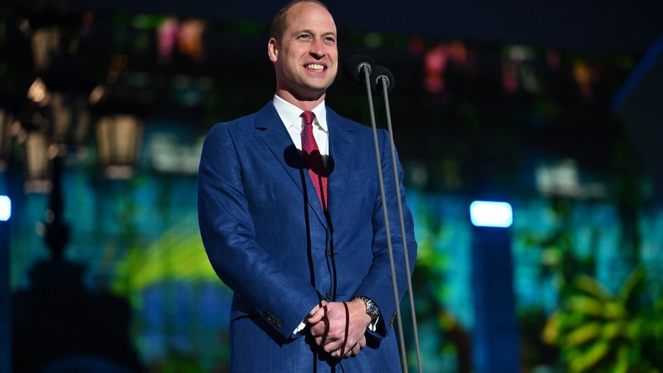 Vilmos herceg a jubileumi platinaparti színpadán