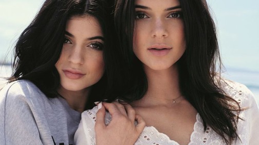 Kylie és Kendall Jenner a Topshop számára terveztek saját kollekciót