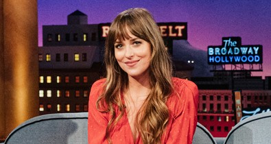 Dakota Johnson megmutatja a tökéletes, igéző randiruhát