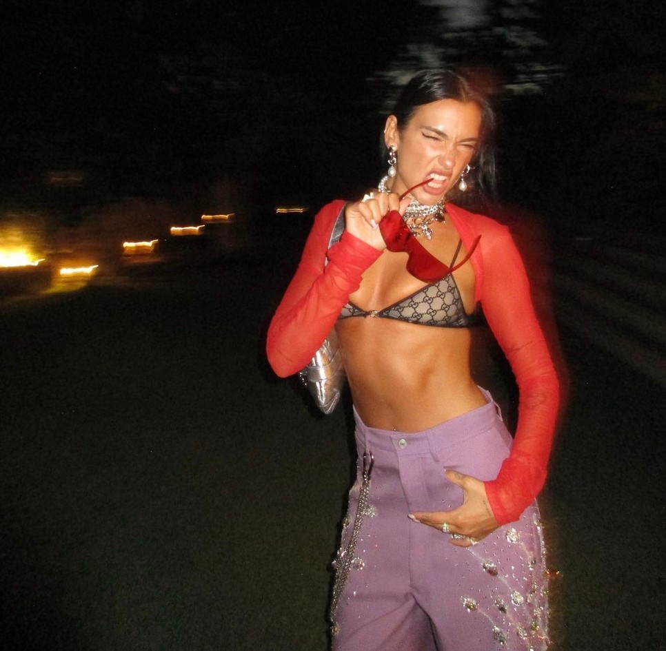 Dua Lipa elképesztően dögös ebben a szettben