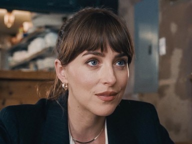 Dakota Johnson félmeztelen Gucci ruhája egyszerre gyönyörű és vad: most azonnal elfogadnánk!